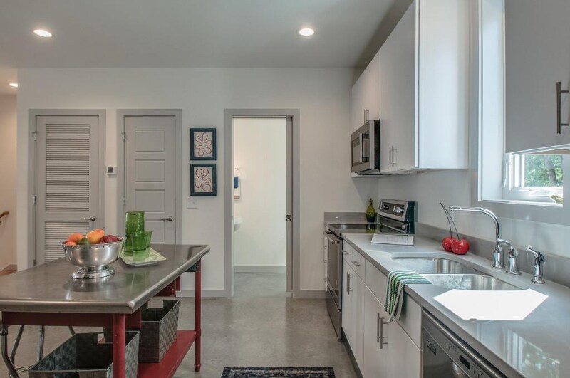 Building Photo - 727 Cleo Miller Dr