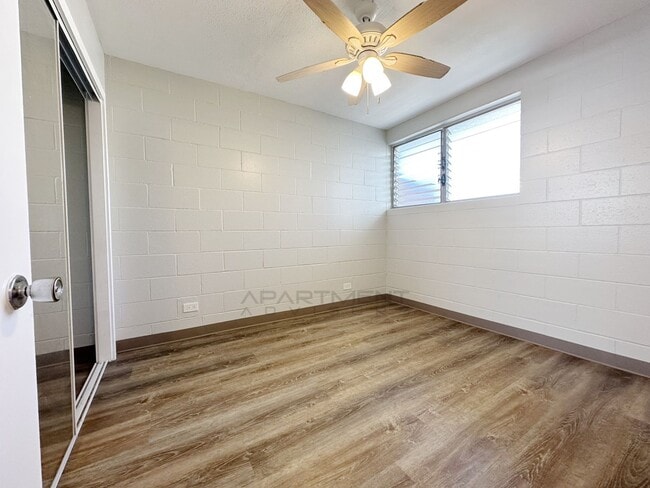 Building Photo - 716 Lukepane Ave