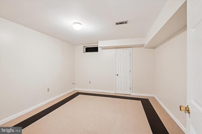 Building Photo - 2111 Crossgate Dr