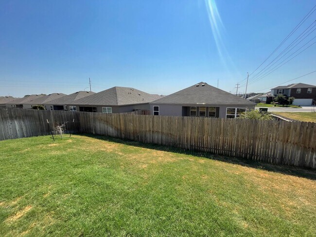 Building Photo - Beautiful 4x2 Rental Home in NBTX!