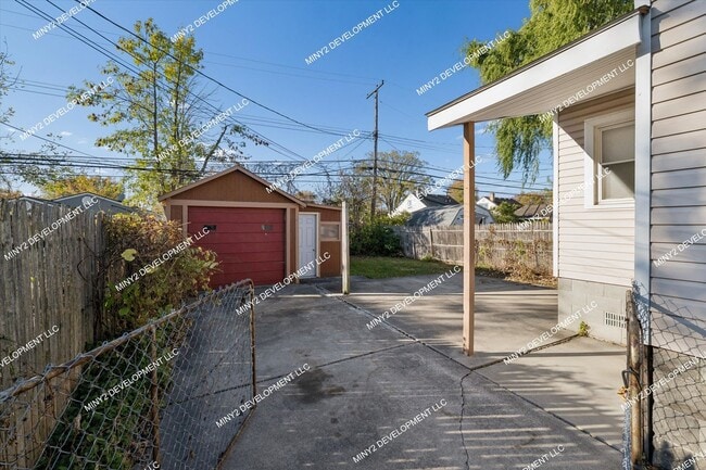 Building Photo - 22618 Maxine St