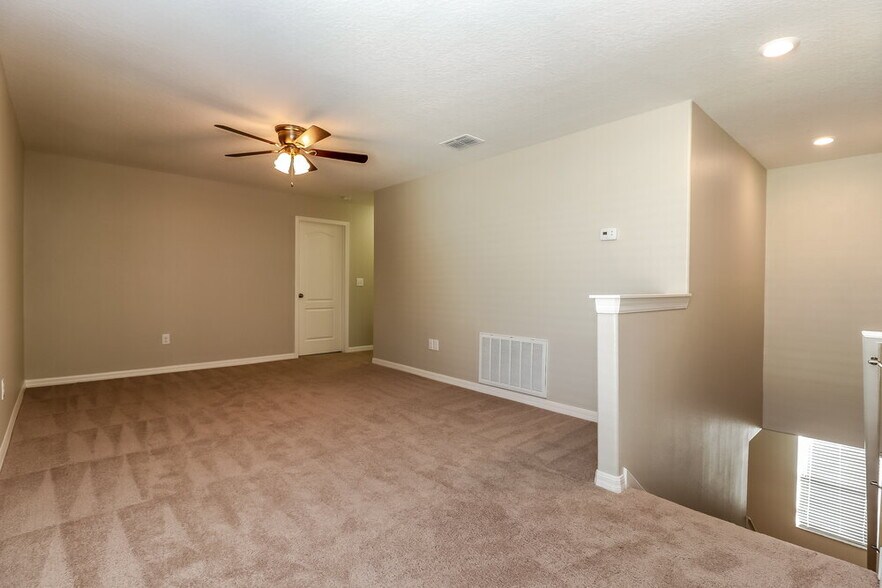 Building Photo - 13714 Lakemont Dr