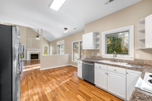 Building Photo - 9200 Brechin Dr