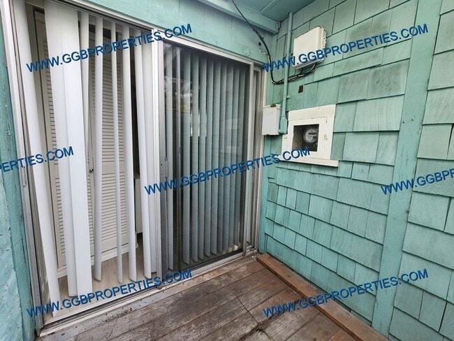 Building Photo - ** Self Guided Tour **Belmont Shores Updat...