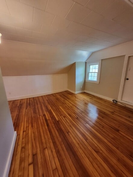 Building Photo - 363 Waterman Ave
