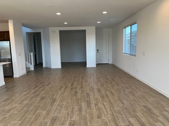 Building Photo - 9426 W Sells Dr