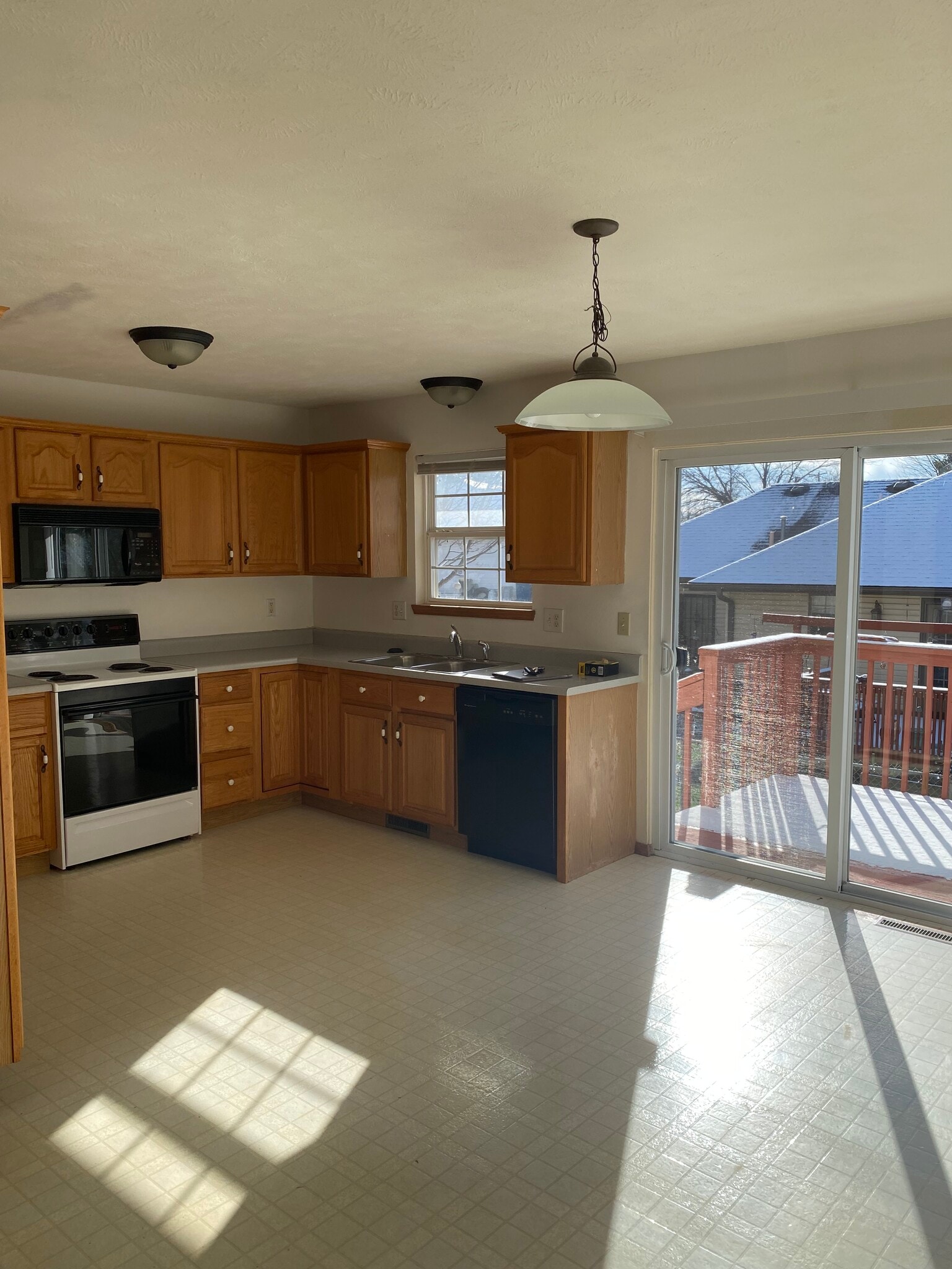 Building Photo - 110 E Church Hill Ct