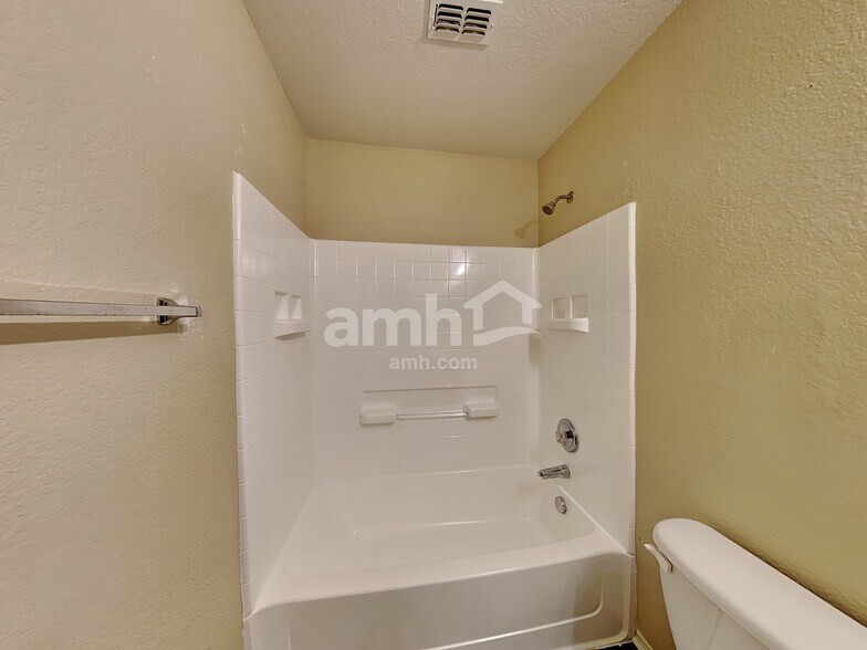 Building Photo - 912 Jamie Dr