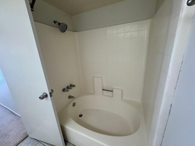 Building Photo - 1905 E University Dr