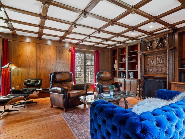 Building Photo - 1811 Breezewood Dr