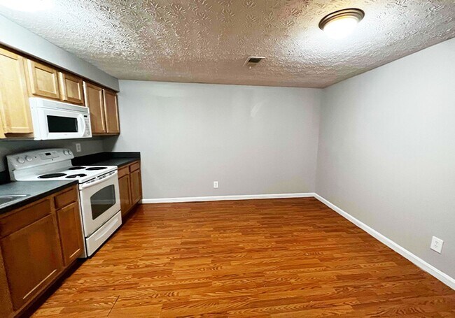 Building Photo - 525 Lowell Ave