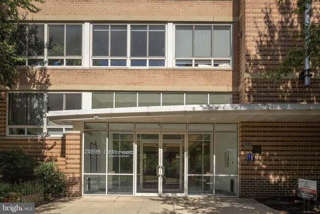 Building Photo - 355 I St SW