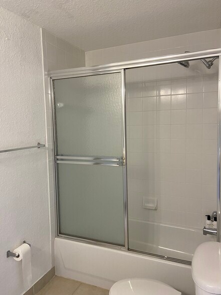 Building Photo - 2807 Veronia Dr