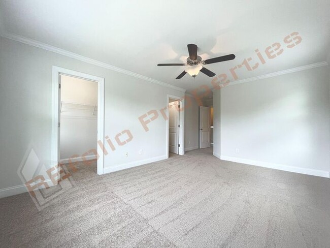 Building Photo - Brand New Carpet and Fresh Paint! Charming...