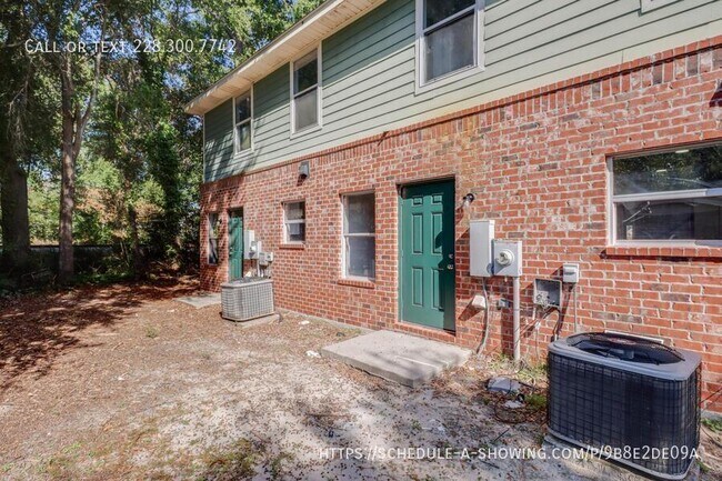 Building Photo - 229 Milray Ln