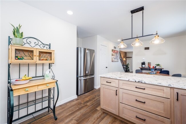 Building Photo - 207 W Ivy St