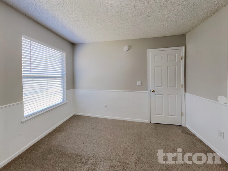 Building Photo - 500 Prosperity Lake Dr