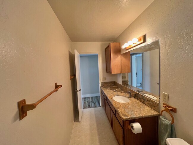 Building Photo - 27030 Oakflat Dr