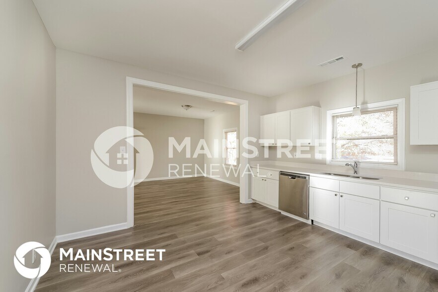 Building Photo - 320 W Steele St