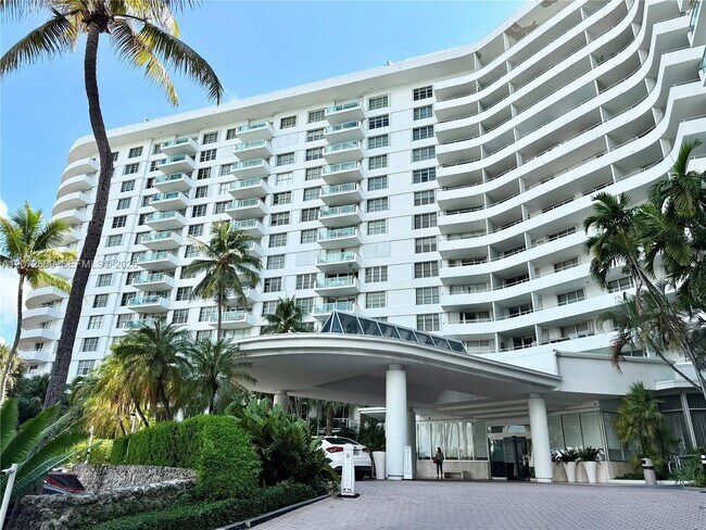 Building Photo - 5161 Collins Ave