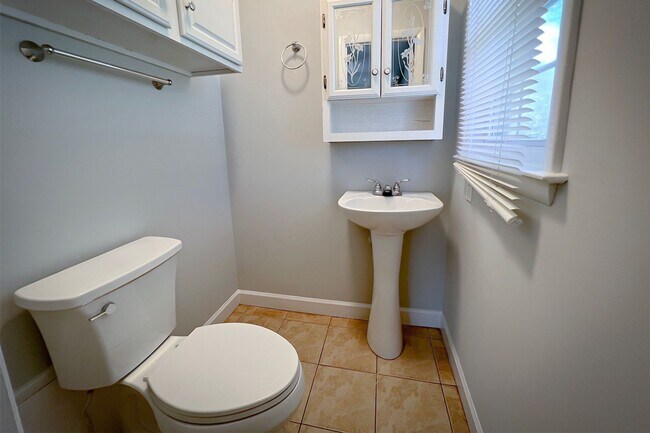 Building Photo - 4bd/2.5ba Brick Ranch Home in Kings Grant. NO STUDENTS/NO CATS