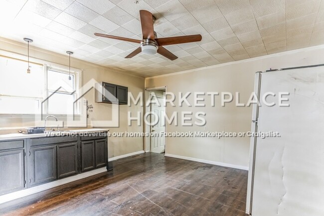 Building Photo - 1445 5th Ave