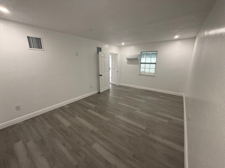 Building Photo - 2331 Glenridge Dr