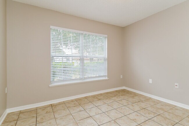 Building Photo - 65 Reeding Ridge Dr W