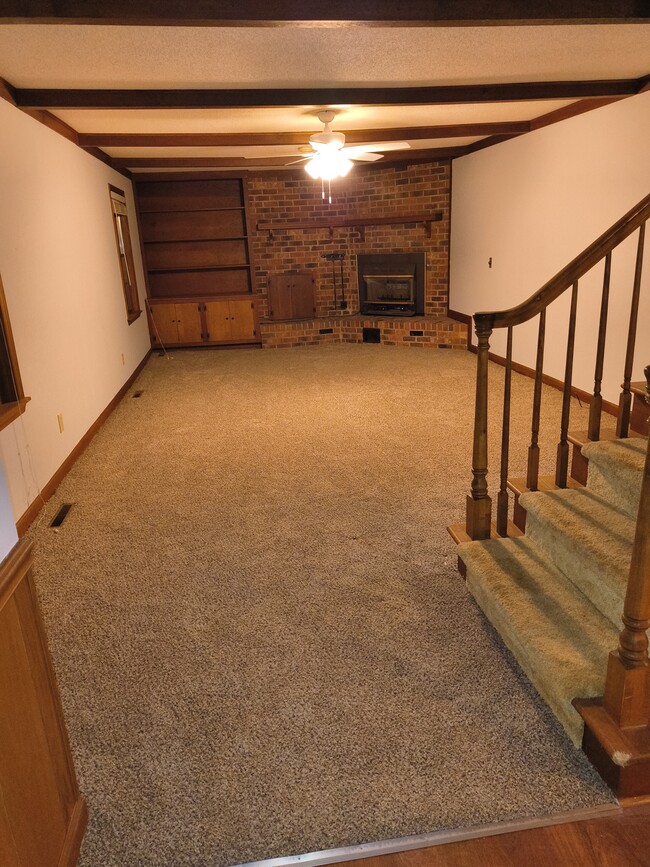 Building Photo - 160 Small Rd