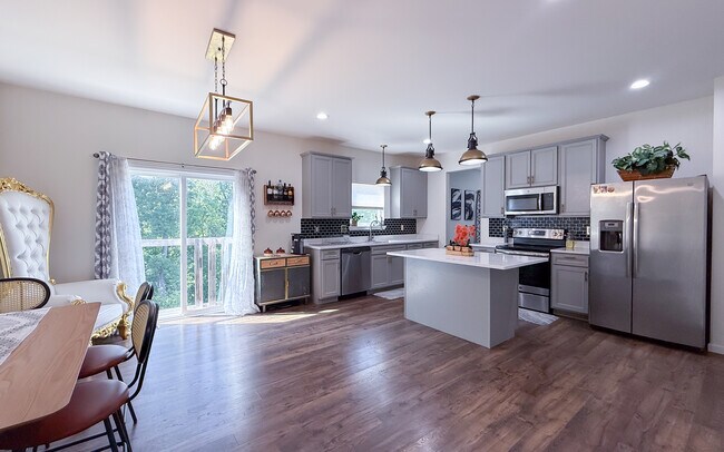Building Photo - 161 Brookview Way Dr