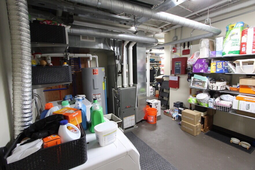 Building Photo - 139 7th St