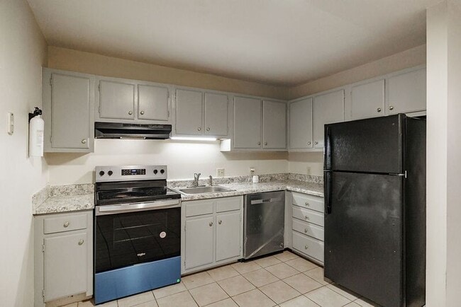 Building Photo - 160 Jockey Club Dr