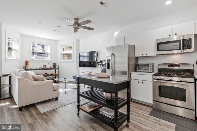 Building Photo - 1915 6th St NW