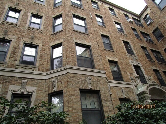 Building Photo - 116 Riverway