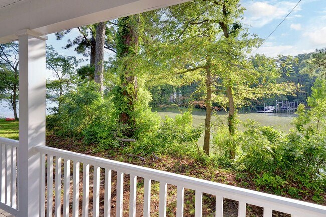 Building Photo - New Waterfront Home
