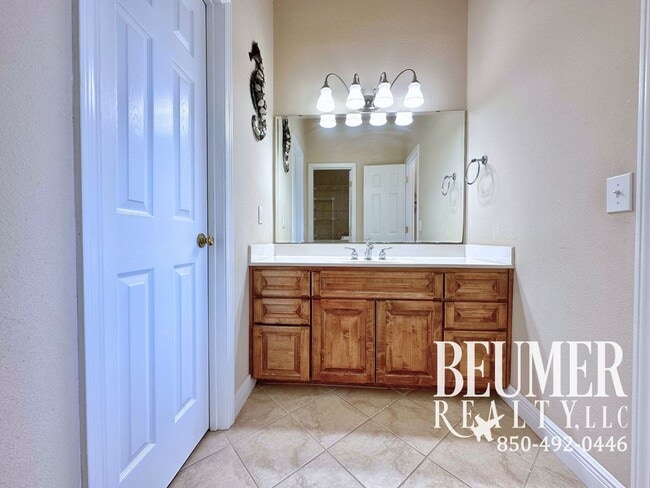 Building Photo - Move-In Ready Intercoastal Waterfront Townhome Steps to the water