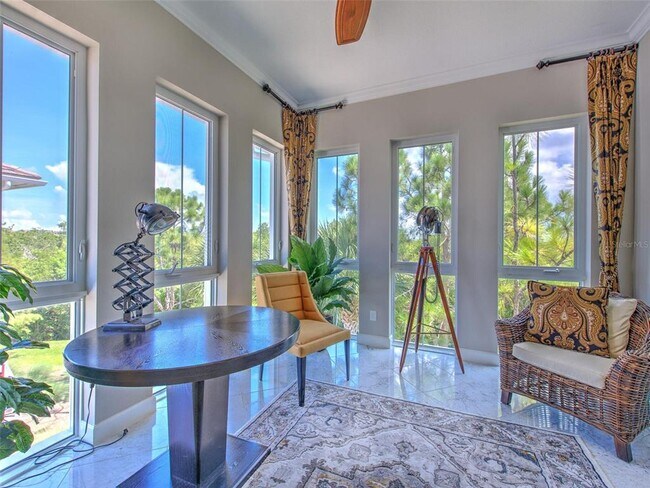 Building Photo - 325 Sapphire Lake Dr
