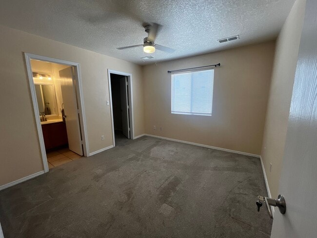 Building Photo - Charming 2 Bedroom 2 Bathroom Home With A ...