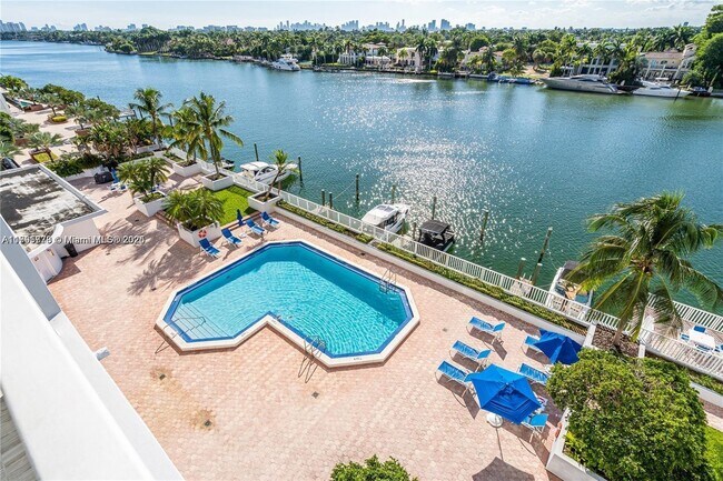 Building Photo - 5700 Collins Ave