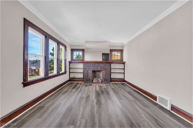 Building Photo - 10602 Langton Ave