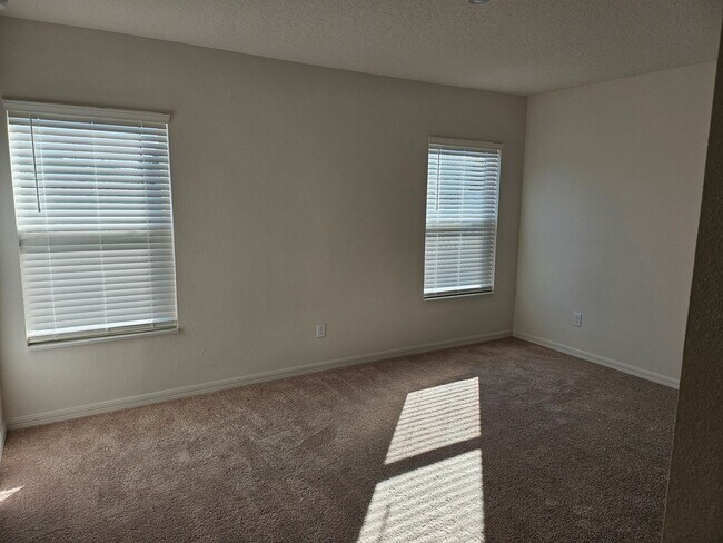 Building Photo - Great Newer Home is Palm Coast Ready for Move-In!