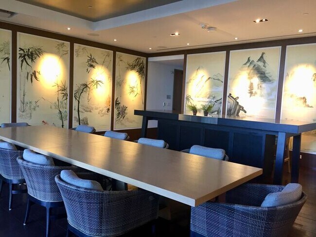 Building Photo - Symphony Honolulu: 2 Bed, 2 Bath w/ 2 Park...