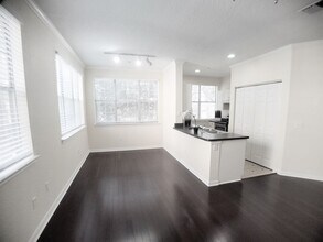 Building Photo - City View Wood Floor Updated Kitchen  2/2 ...