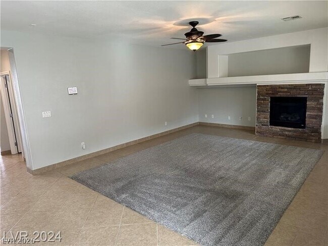 Building Photo - 2805 Alma Lidia Ave