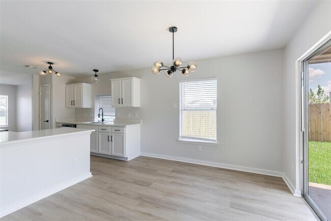 Building Photo - 16711 Hollow Ridge Dr