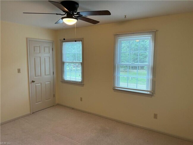 Building Photo - 203 Kenmar Dr