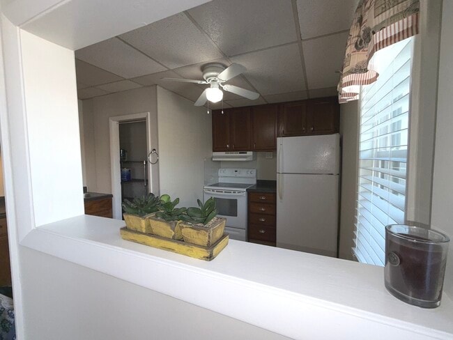 Building Photo - 263 Center St