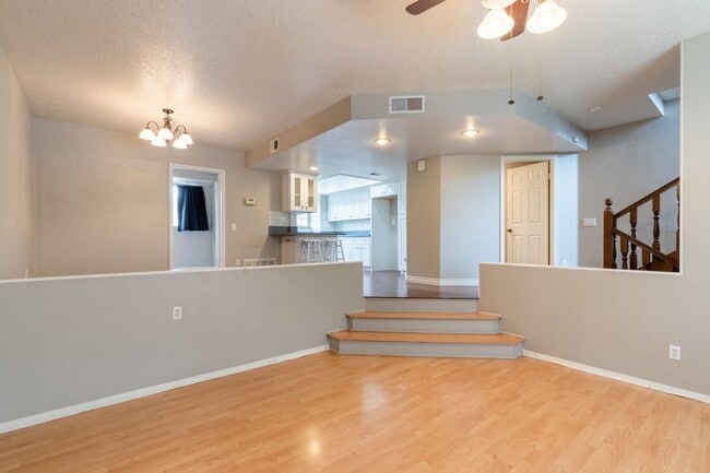 Building Photo - 11136 Maple St