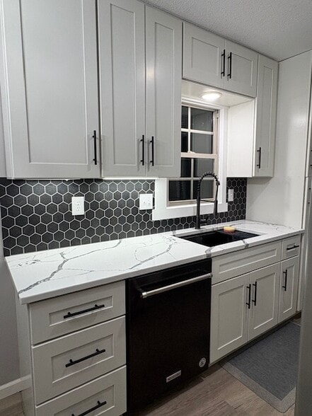 Building Photo - 14863 Danville Ave W