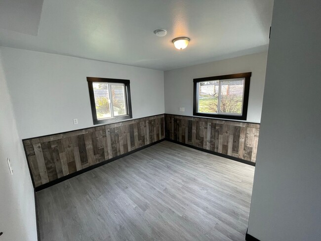 Building Photo - 2320 D Ave